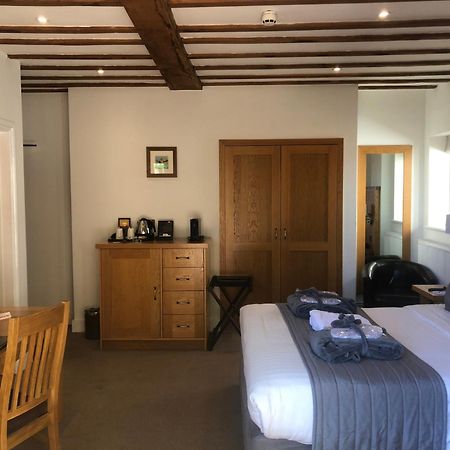 Tewinbury Farm Hotel Habitación foto