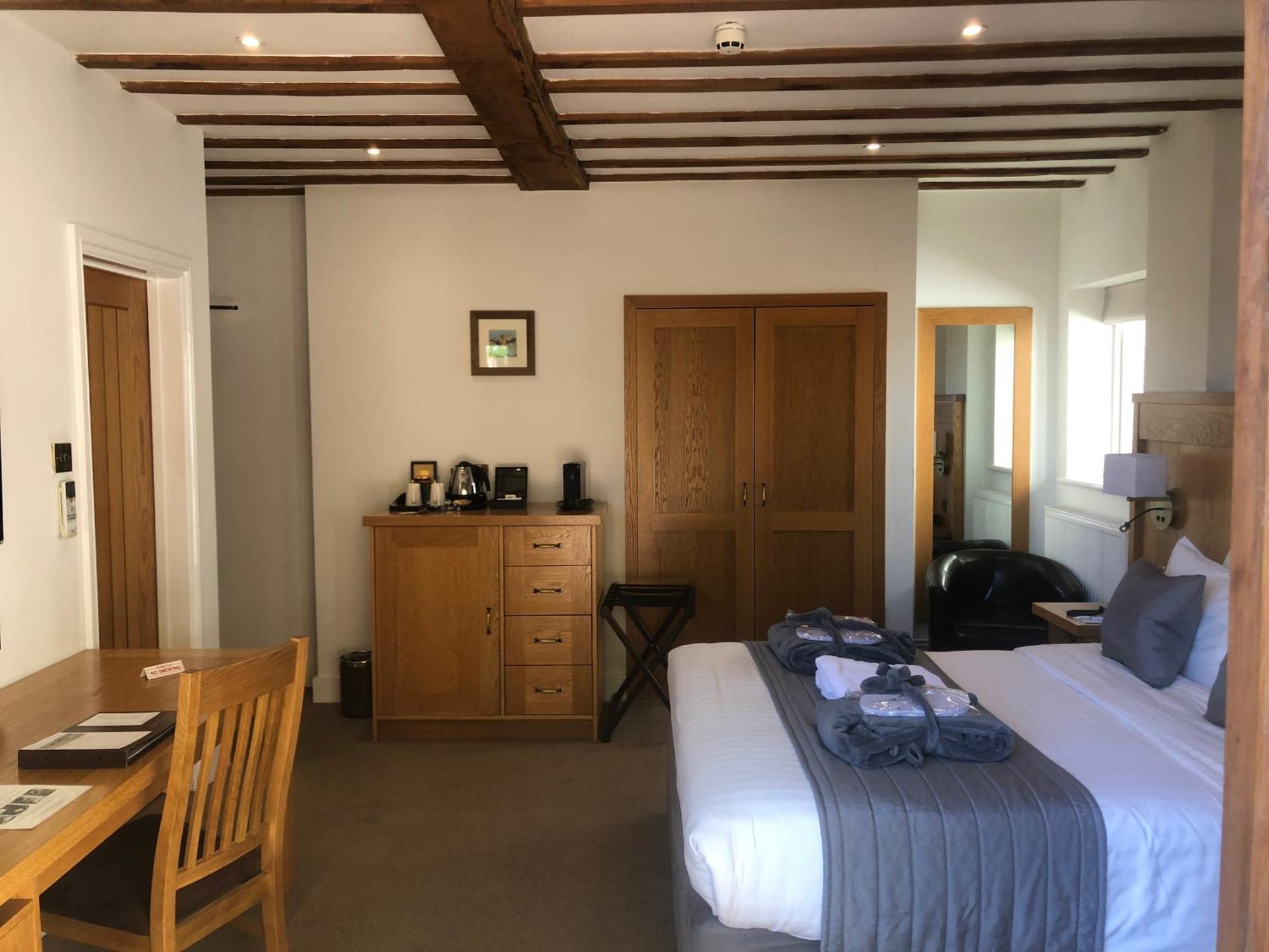 Tewinbury Farm Hotel Habitación foto