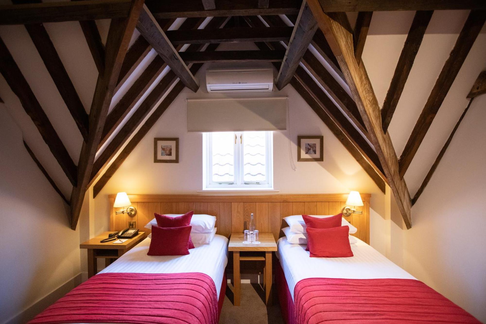 Tewinbury Farm Hotel Habitación foto