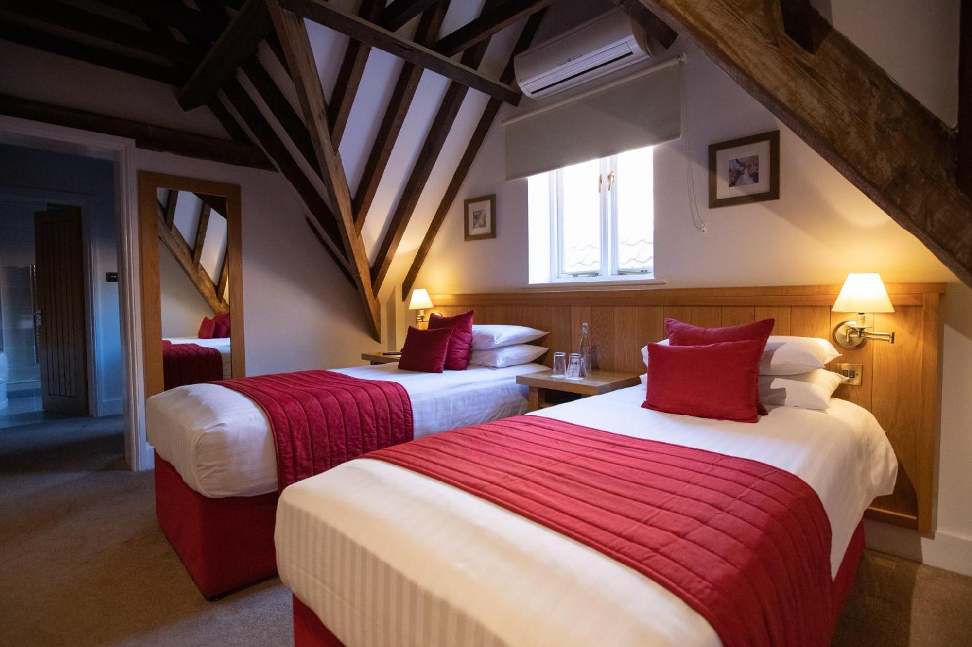 Tewinbury Farm Hotel Habitación foto